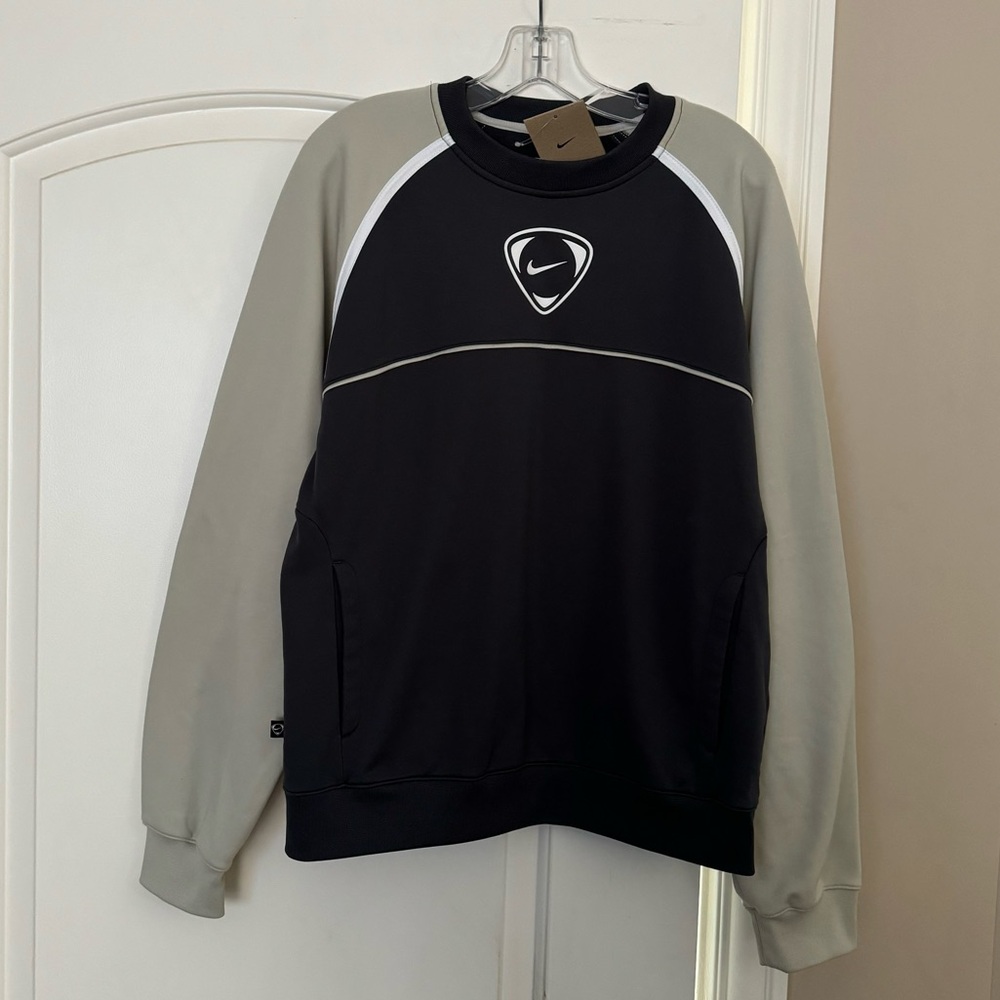 Brand new “Nike”unisex sweatshirt.Size-M,color-gray/beige.🩶